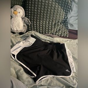 ADIDAS black & white shorts ✨